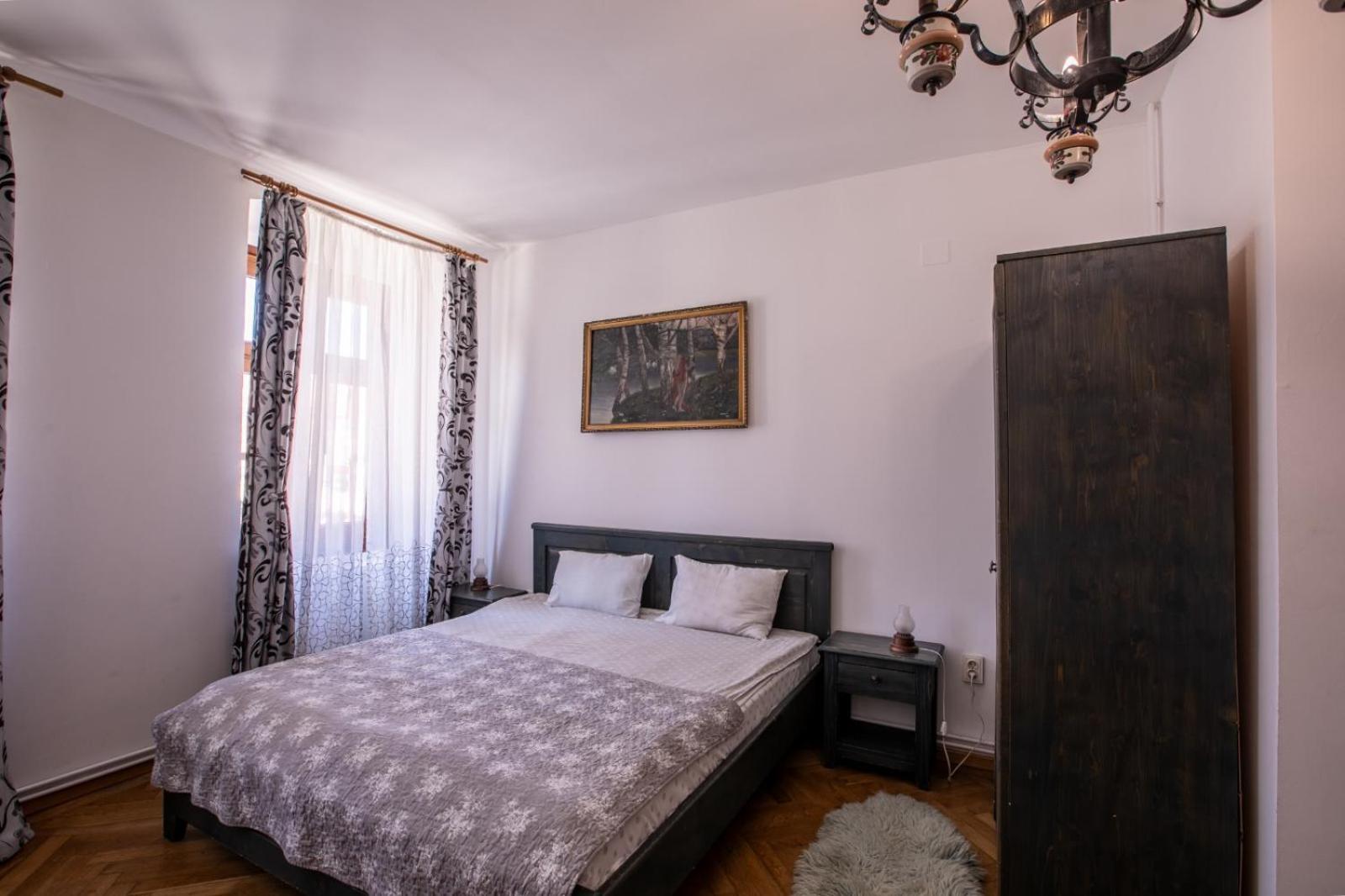 4 Rooms Piata Sfatului Braşov Extérieur photo